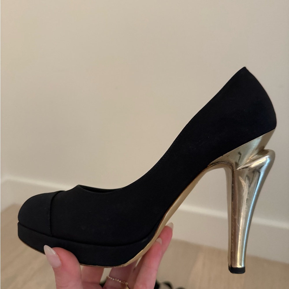 CHANEL Black Heels with Gold Accents - Picture 7 of 10